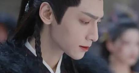 《长月烬明》历史图片