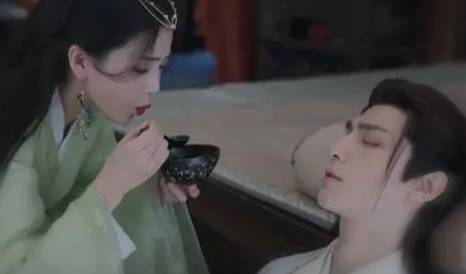 《长月烬明》历史图片