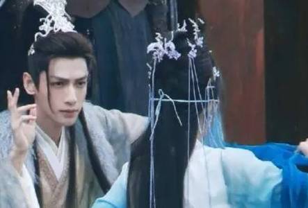 《长月烬明》历史图片