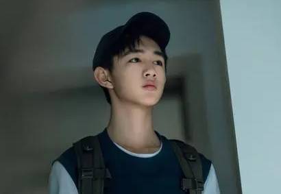 《看不见影子的少年》历史图片