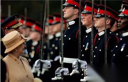 英国首次实行义务兵役制历史图片