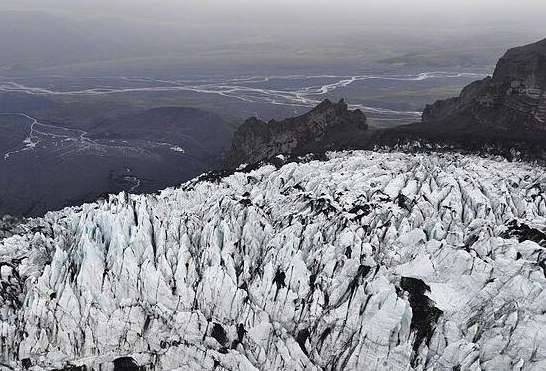 赤道火山口历史图片