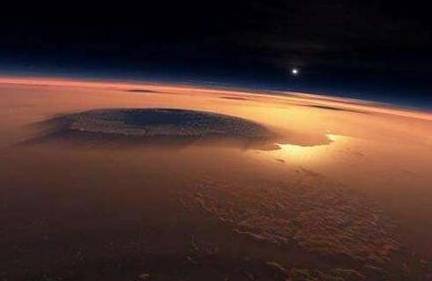 在外太空上看地球！地球和其他星球一样是颗小星星吗？历史图片