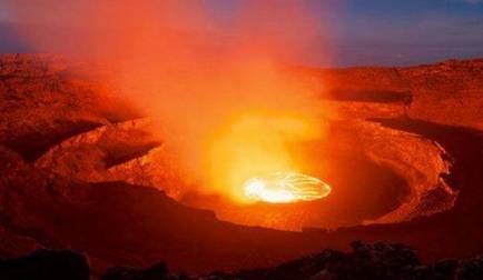 尼拉贡戈火山历史图片