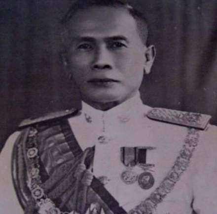 普密蓬·阿杜德一生最大的敌人銮披汶·颂堪元帅历史图片