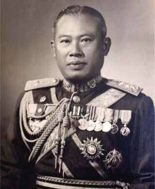 普密蓬·阿杜德一生最大的敌人銮披汶·颂堪元帅历史图片