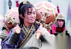 隋唐英雄中罗士信与李元霸谁武功更厉害些?