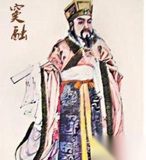 东汉窦融是怎样做经济建设和社会稳定的？