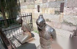 秦桧是皇帝的“减震器”：把事情做成再代他挨骂
