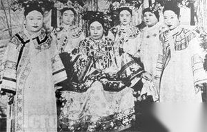 揭慈禧奢侈生活：马桶都是檀香木的还要镶宝石