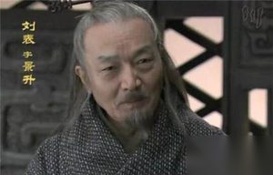 小霸王孙坚跨江击刘表的具体过程是怎样的?