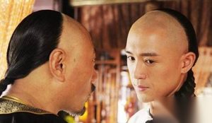 清朝男人为什么要留辫子和把最前端的头发剃光？