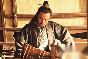 春秋历史上以范蠡的智慧为什么救不了儿子性命？