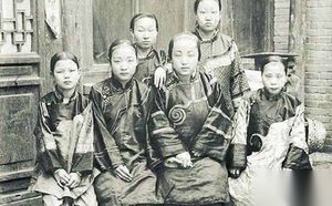 历史上同治皇帝与光绪皇帝有着怎样的关系？