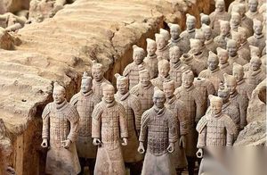 千古一帝秦始皇，该怎么正确评价他的功与过