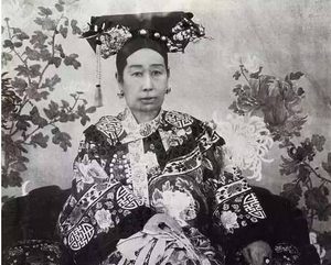 陪慈禧太后听戏是有面子的事，为何大臣们都装病避之？