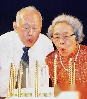 揭秘：李光耀19岁时曾被日军逼下跪 险死于屠杀