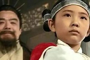 官员欠巨债无力偿还，9岁儿子完美结局