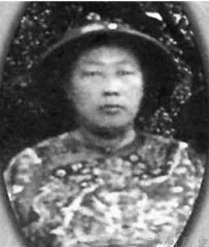 安德海私自出京冒充钦差中的情况怎么样？有多少人被处死刑或被发配