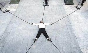秦惠文王刚上任不久就处死了商鞅，这是为什么？