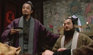 卢俊义被骗上梁山时，宋江为何要安排8大好汉跟他比拼？