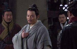 商鞅、张仪和范睢分别为秦国的崛起做了什么贡献？谁的功劳最大？