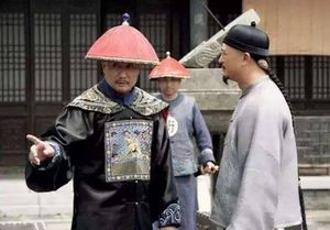 仆人送错奠仪银子，小县令将错就错后来成一品大员