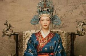 相貌平平却嫁了“外貌协会”的丈夫，毫无心机却稳居后宫45年！