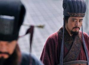 刘备家道中落靠卖草鞋为生，为何他能成为蜀国的国君呢？
