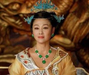 宋徽宗的皇后郑氏为什么要极力打压自己的亲族？其目的是什么