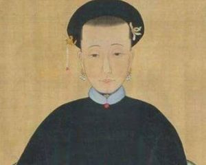 孝懿仁皇后与悫惠皇贵妃是什么关系？她们的家庭背景是怎样的？
