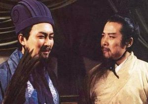 诸葛亮草船借箭时，曹操不放火箭的原因是什么？