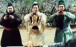 关羽杀了一个庞德,降了一个于禁 关羽怎么就威震华夏了
