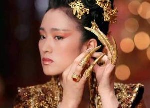 褚蒜子的一生有多传奇？她的一生扮演过哪些角色？