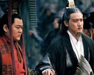 书上说诸葛亮上朝都带着上百侍卫 这能说明诸葛亮专权吗