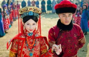 孟古青：孝庄太后的亲侄女，嫁给顺治后被废