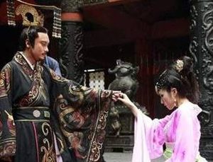 秦始皇一生中最重要的三个女人分别是谁？