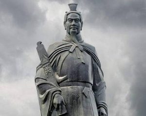 王亥发明创造了哪些划时代的东西？他在商业方面有什么贡献？