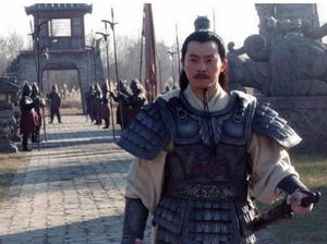 孙策去江东略地要经过袁术同意，背后啥原因？