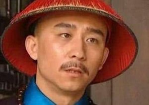 李卫的母亲病逝后，为何要将田文镜送来的礼物丢掉？