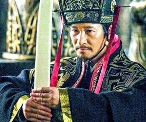 刘禅既然是扶不起的阿斗 诸葛亮大权在握为何不选择称帝