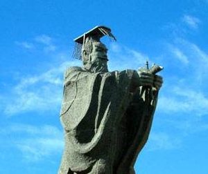 历史上真正的秦始皇是什么样的人？是正是恶