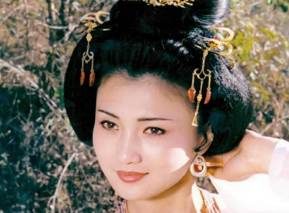 杨玉环备受宠爱，却在安史之乱中成为替罪羊