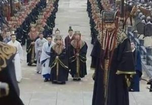 在曹魏政权中，汝颍谋士集团和谯沛武将集团分别是何地位？