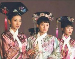 清朝时期，后宫嫔妃死后她们的遗物时如何处理的？
