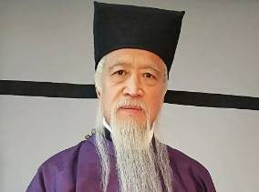 张知白：北宋时期宰相，以骄盛自满为戒，性节俭