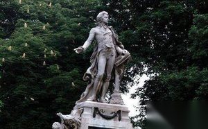莫扎特出生在怎样的家庭 他的作品赏析