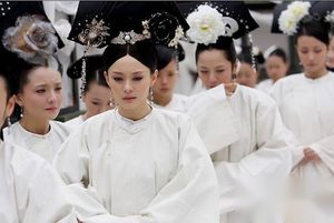 为何中国从周朝开始丧服就使用白色？丧服尚白礼俗