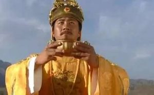 朱元璋上联：日在东，月在西，天生成明字，下联怎么对