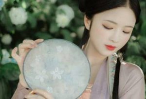 儒林外史中马二的形象如何？他都有怎样的事迹？